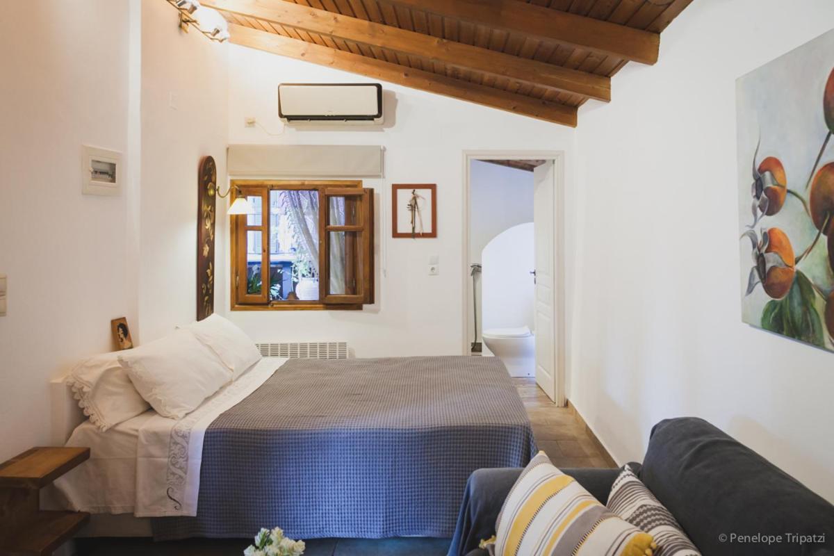 Small Guesthouse In The Garden อมารินโธส ภายนอก รูปภาพ