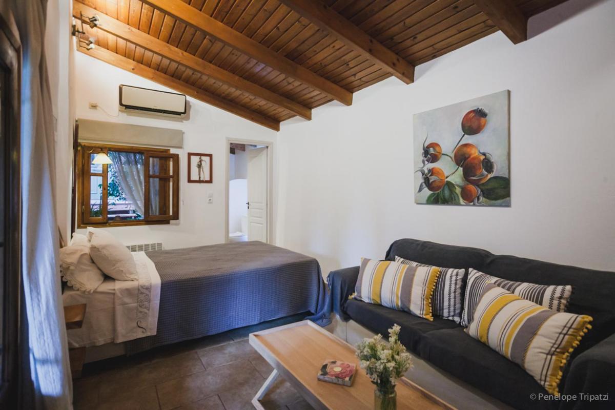 Small Guesthouse In The Garden อมารินโธส ภายนอก รูปภาพ