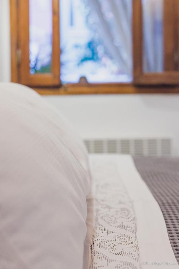 Small Guesthouse In The Garden อมารินโธส ภายนอก รูปภาพ